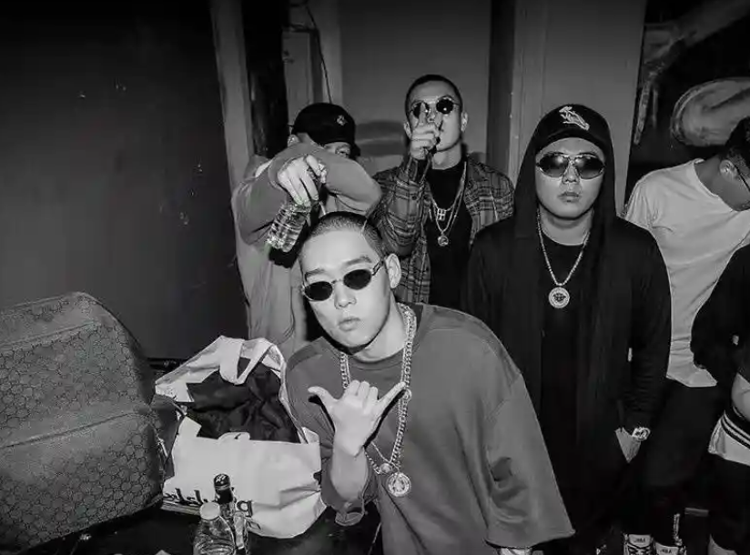 蜈蚣帮使命背景图